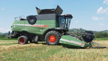 Le Trelleborg Vip System – développé en partenariat avec Fendt – régule  la pression du pneu en fonction de la charge réelle de la moissonneuse-batteuse en récolte.