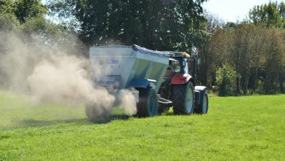 Lorsque l’on chaule sa prairie, mieux vaut viser un pH de 5,6.