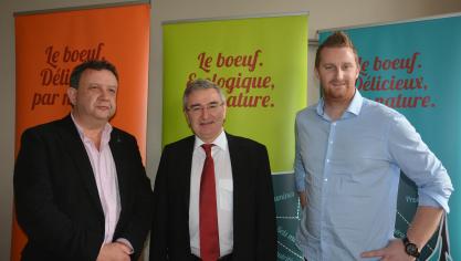 De gauche à droite, Eric Boschman, sommelier belge bien connu, le ministre Wallon de l’Agriculture René Collin et Julien Lapraille, candidat Top Chef 2014, ont lancé officiellement, le vendredi 3 mars, au Château de Namur la contre offensive «40 jours, 40 menus locaux».