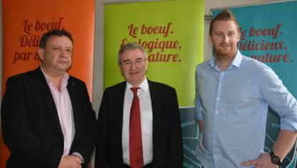«L’agriculture de proximité est le visage de nos régions. C’est notre fierté et c’est la vôtre », commente René Collin, aux côtés de deux ambassadeurs associés à la contre-offensive, Eric Boschman et Julien Lapraille.