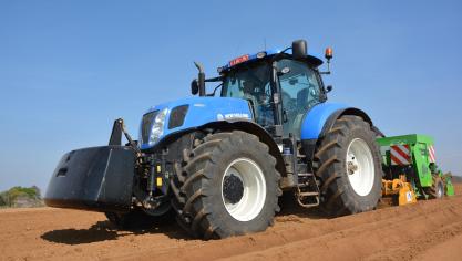 Le lestage du tracteur au moyen de masses modulaires additionnelles est une solution très performante pour adapter le poids aux tâches à accomplir. A condition de penser à les enlever lorsqu’elles n’ont pas leur utilité!
