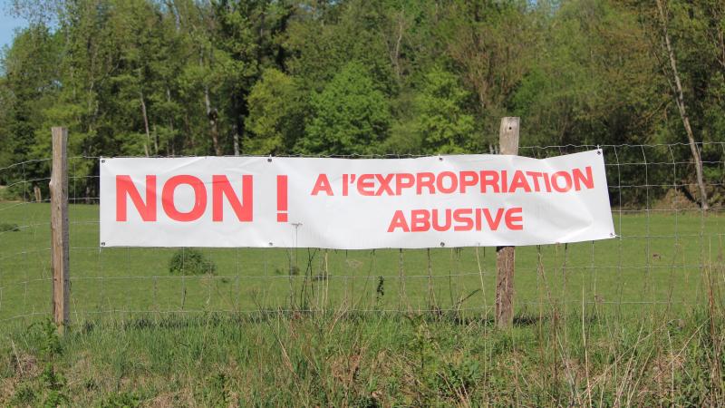 Le jugement fixant à titre provisoire le montant de l’indemnité due du chef d’expropriation est sans recours sauf par une action en révision.
