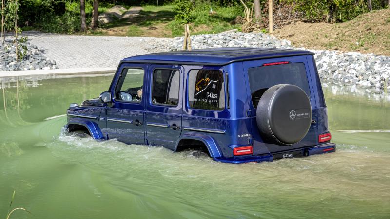 En véritable tout-terrain, le Mercedes Classe G peut rouler dans 70 cm d’eau.