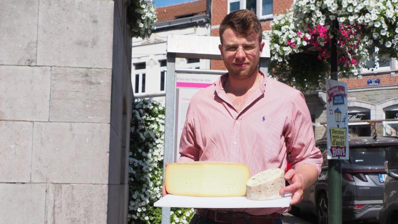 Stéphane Blistin produit deux types de fromages :«Le vieux chêne»,un fromage à pâte pressée cuite et «La douceur turquoise»,un bleu doux et crémeux.