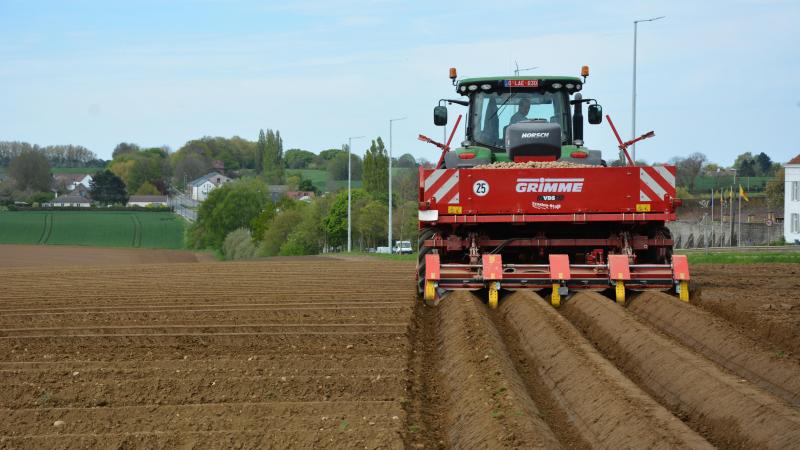 Les réglages doivent être  effectués tant du côté du tracteur  que de la planteuse.