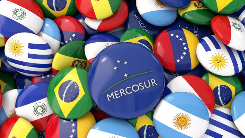 Le nouvel accord entend lever la grande majorité des barrières douanières entre les deux blocs et ouvrir l’un des plus vastes espaces commerciaux du monde.