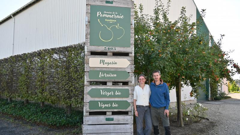 Guillaume Berbers et sa compagne Aurélie étaient à la recherche d’un projet professionnel et familial différents. Ils ont repris le verger du Domaine de la Pommeraie en 2022 et en sont aujourd’hui à leur quatrième saison.