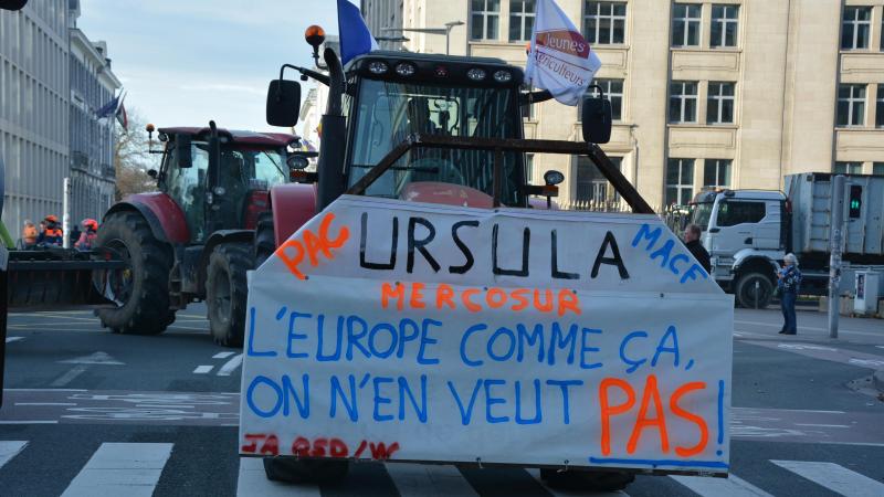 Àu moment de clôturer l’année 2025, Ursula von der Leyen continue  de se dire « confiante » dans la possibilité d’une signature rapide...