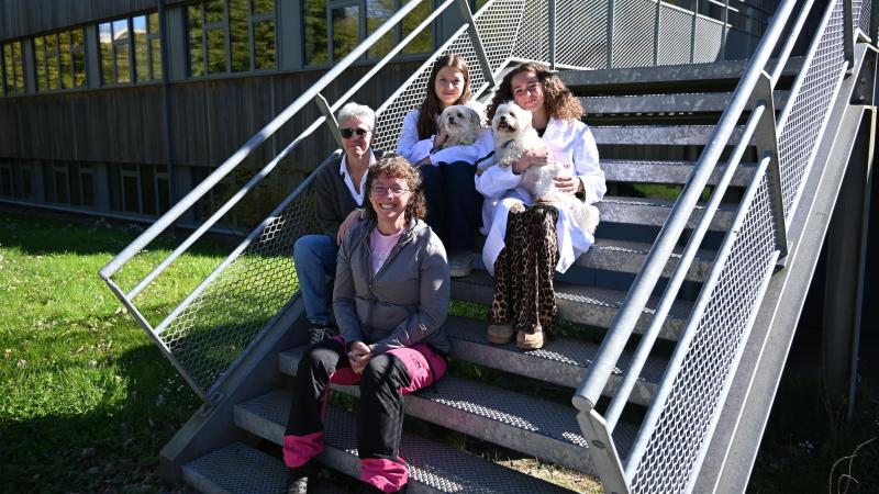 Marianne Dawirs (à gauche) et Martine Antys (au centre), accompagnées de Juliette et Alycia, qui font partie de la trentaine d’étudiants désormais inscrits dans cette option.