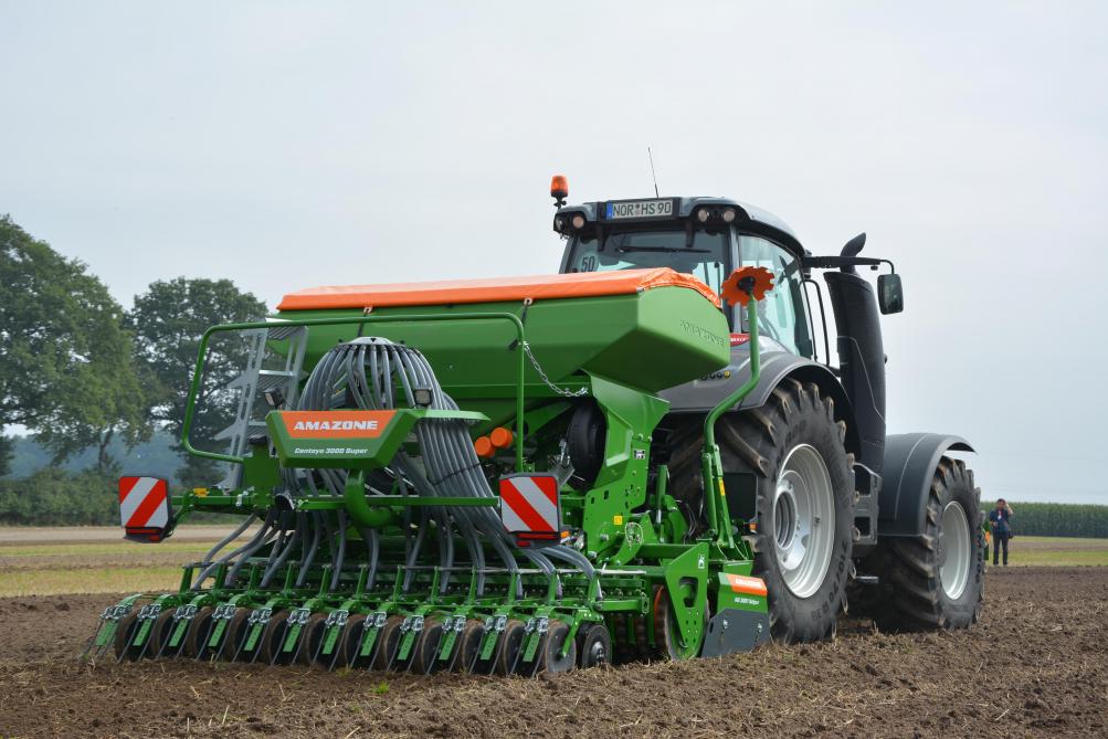 Le Centaya Super peut être combiné avec divers outils de travail du sol.