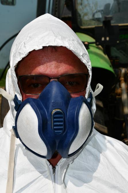 Lorsque l’on utilise un produit dangereux par respiration (lire l’étiquette), le port d’un masque est indispensable.