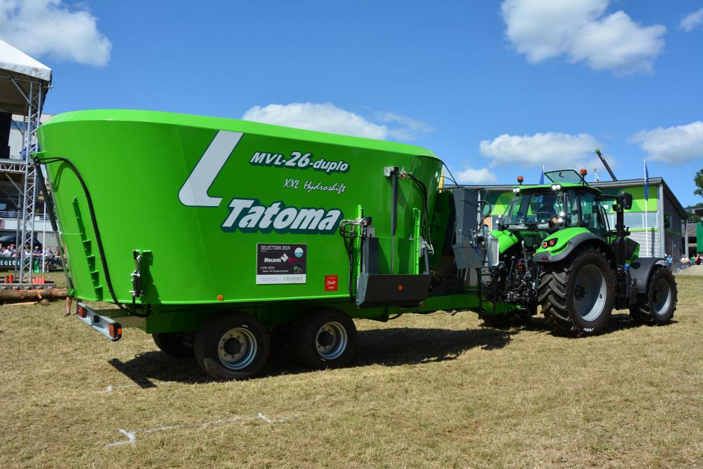 Le système Hydroshift, disponible sur la mélangeuse MV 26 Duplo de Tatoma, permet  de combiner tracteurs de moyenne puissance et mélangeuse de grande capacité.