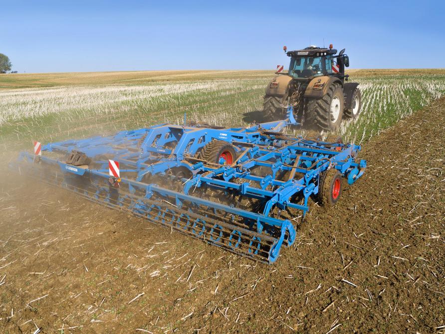 Le Koralin est un déchaumeur hybrides à disques et dents destiné à un travail superficiel, entre 2 et 10 cm de profondeur.
