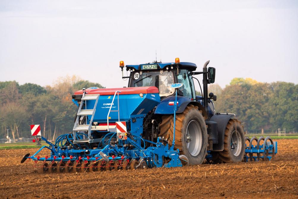 Le nouveau Solitair 9 est équipé d’un bouton d’entraînement évitant à l’agriculteur  d’avoir à aller sur le tracteur pour le contrôle du débit.