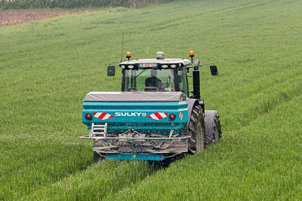 Le Speed Control permet de tenir compte de la vitesse d’avancement du tracteur pour assurer l’homogénéité de la nappe d’épandage.