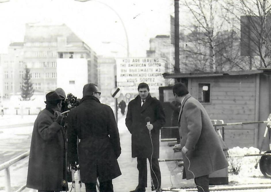 A Berlin, en plein hiver, interview de Willy Brandt, alors maire de Berlin,  à l’occasion de la Grüne Woche (semaine verte).