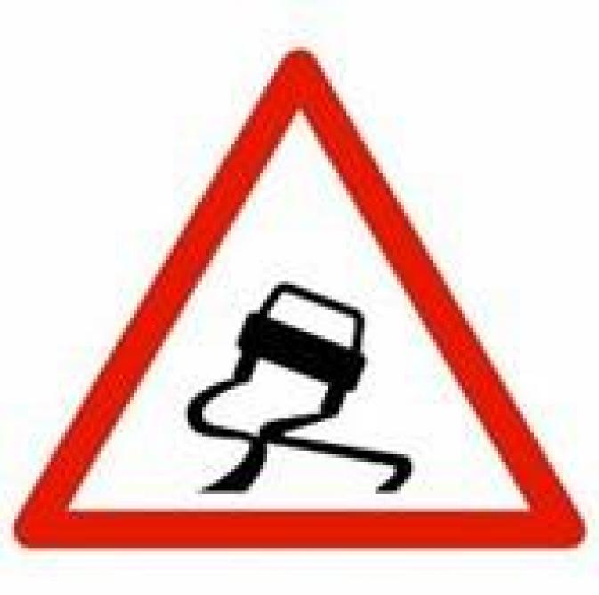 Selon l’article 66.1 du code de la route « Les signaux de danger sont placés à droite ».