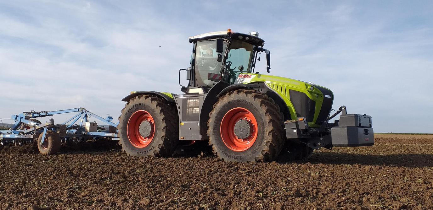 Tracteur Claas : Des chenilles plus larges pour l'Axion Terra Trac