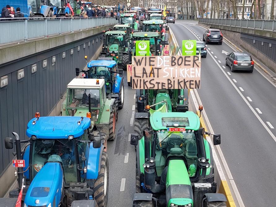 Des tracteurs de toute la Flandre ont débarqué à Bruxelles ce 3 mars, au point de paralyser la ville.