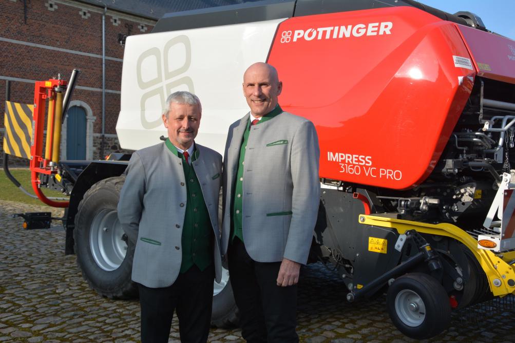 Dominique Emond et Gregor Dietachmayr (à droite) ont souligné que Pöttinger a renouvelé sa gamme de machines et intégré de nombreuses nouveautés à son catalogue en dix ans. De quoi donner un coup de pouce à sa filiale belge, entre autres.