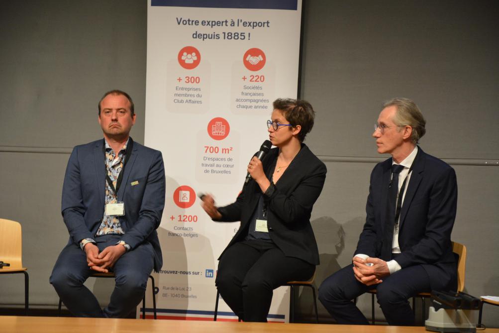 De gauche à droite: Jürgen Vangeyte, directeur scientifique au sein de l’Ilvo ; Justine Lipuma, vice-présidente de La ferme digitale ; et Yves Madre, directeur général du Think Tank Farm Europe.