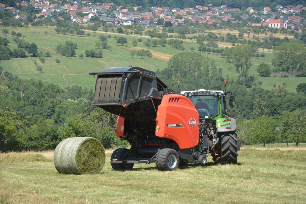 Les presses de la série VB 3200 peuvent bénéficier, en option, de la fonction « Progressive Density Plus » permettant d’accroître la densité des balles de 10 % lors de la récolte des cultures sèches.