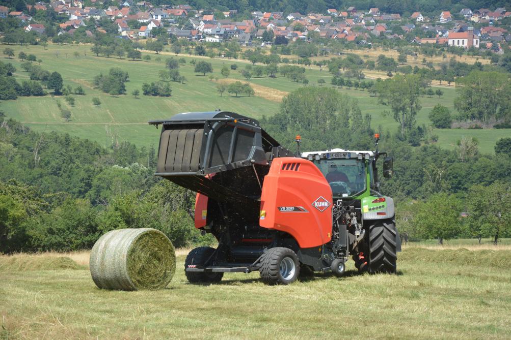 Les presses de la série VB 3200 peuvent bénéficier, en option,  de la fonction « Progressive Density Plus » permettant d’accroître  la densité des balles de 10 % lors de la récolte des cultures sèches.