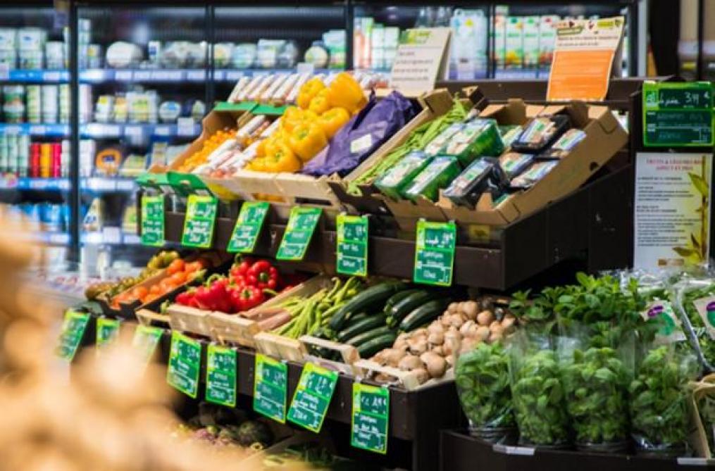 «Faire croire au consommateur qu’en changeant le packaging, on va changer le monde est du greenwashing. L’emballage intervient pour moins de 5 % dans l’impact d’un produit. Ce qui a de valeur, c’est de pouvoir démontrer ce qu’on a fait et montrer ce que ça change », dit Christophe Girardier de Glimpact.