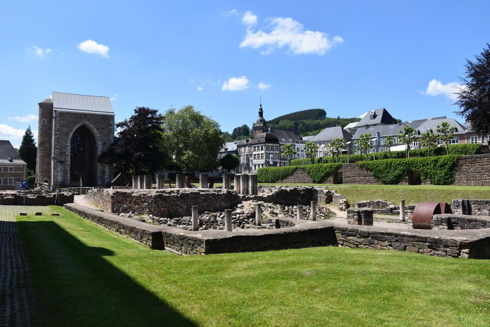 Aujourd’hui, les vestiges nous racontent les pans d’histoire d’un monastère qui a pris vie au mitan du VIIème siècle.