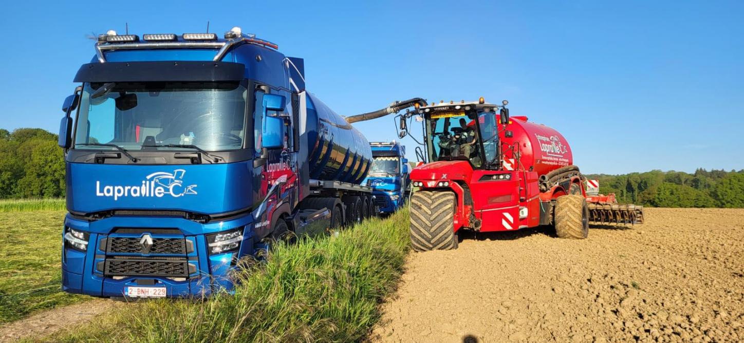 Les camions sont actifs sur route comme aux champs.