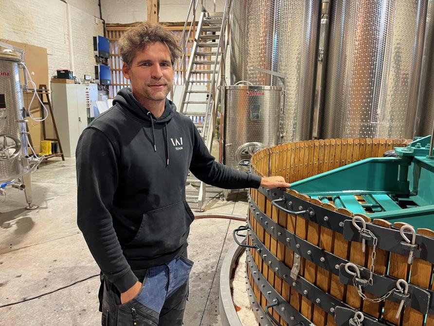 Vincent Dienst, maître de chai au Domaine W, le seul domaine certifié en biodynamie.