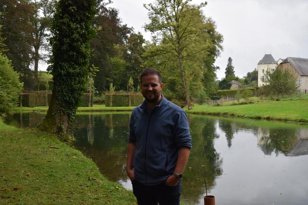 Florent Coninck a repris avec succès les rennes de la Pisciculture d’Annevoie et de l’Atelier Le Chêneau alors que rien de l’y prédestinait.