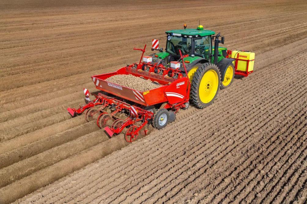 Certaines planteuses sont équipées de diabolos ajourés, assurant  une meilleure absorption de l’eau au niveau de la butte.