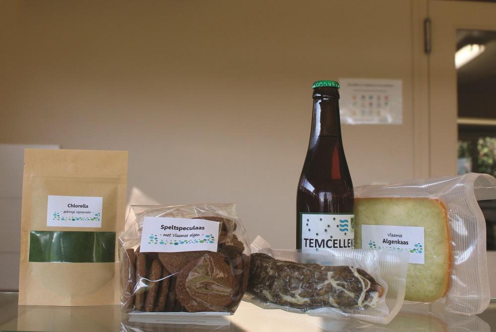 De la poudre d’algues ou du spéculoos, de la saucisse, de la bière et du fromage à base de chlorella.