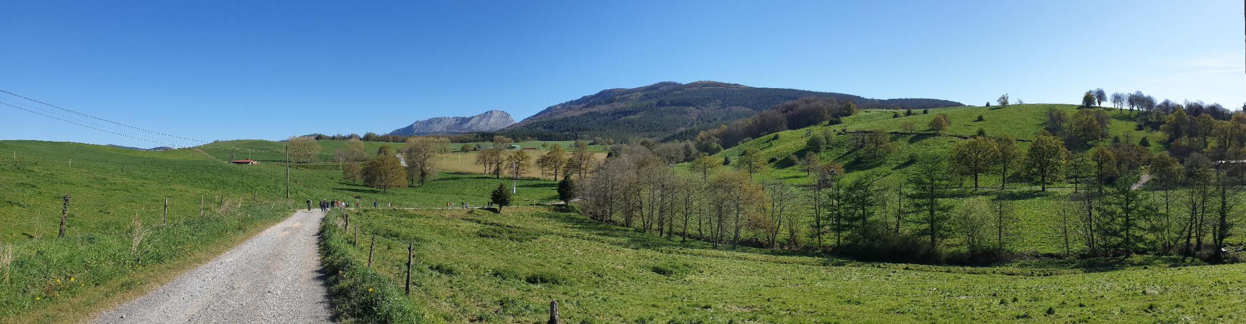 En Espagne, le chemin d’accès entre différents sites. Les vaches se déplacent entre ces endroits durant la journée en passant par les pâtures.