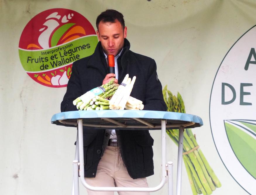 Florent Gailly développe sa culture d’asperges bio depuis 2012 à Paliseul.