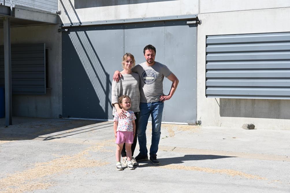 Olivier Lardinois, éleveur à Comblain-au-Pont, a construit petit à petit son exploitation et travaille aujourd’hui  avec sa femme Jennifer.