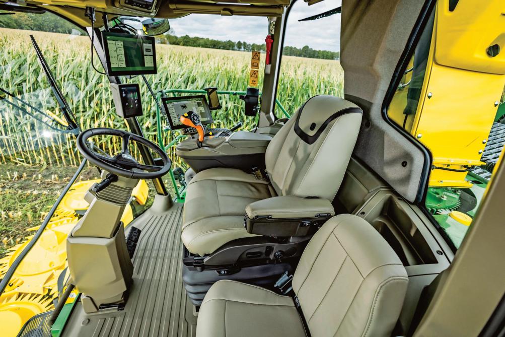 John_Deere_F9 700_Cabin_01