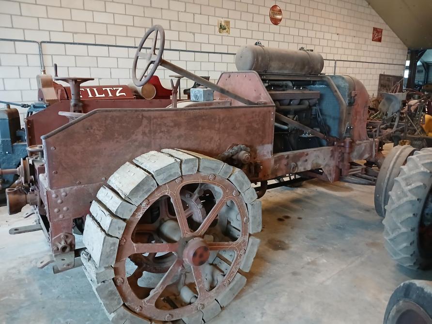 Construit en 1913, le Pavesi & Tolotti type America  renferme un moteur de 9.552 cm³ délivrant 40 ch.