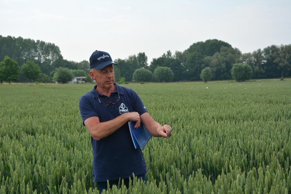 « Aquicine Duo associe le soufre, molécule de contact, aux phosphonates de potassium, à la systémie ascendante et descendante, pour une protection en surface mais aussi dans les tissus végétaux », détaille Mario Lagrou.