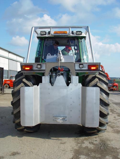 Les ateliers Goedert fabriquent également  des équipements forestiers sur mesure s’intégrant parfaitement au tracteur, à l’instar de ce treuil.