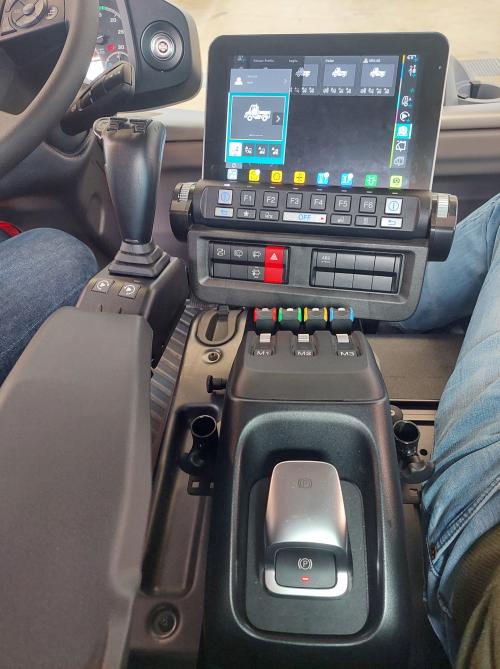 Avec l’UniTouch, les différentes fonctions se paramètrent et se commandent depuis l’écran tactile ou via des boutons dédiés, au choix du chauffeur.