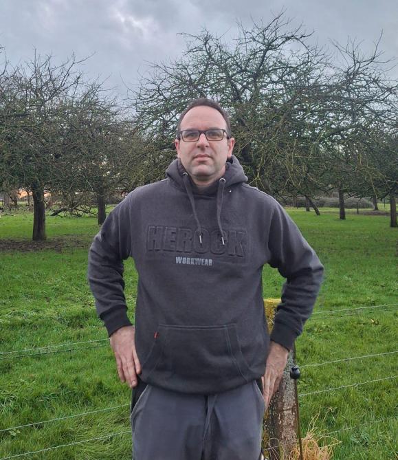 Outre 2 km de haies et quelques trognes,  Gauthier Bossut souhaitait intégrer davantage  de plantations sur son exploitation.