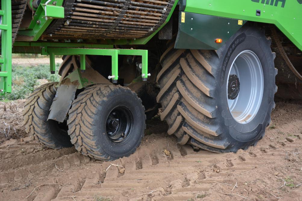 Lors de la conception de la nouvelle Puma, AVR a porté un attention particulière à la compaction des sols,  en témoignent les essieux arrière  et suiveur.