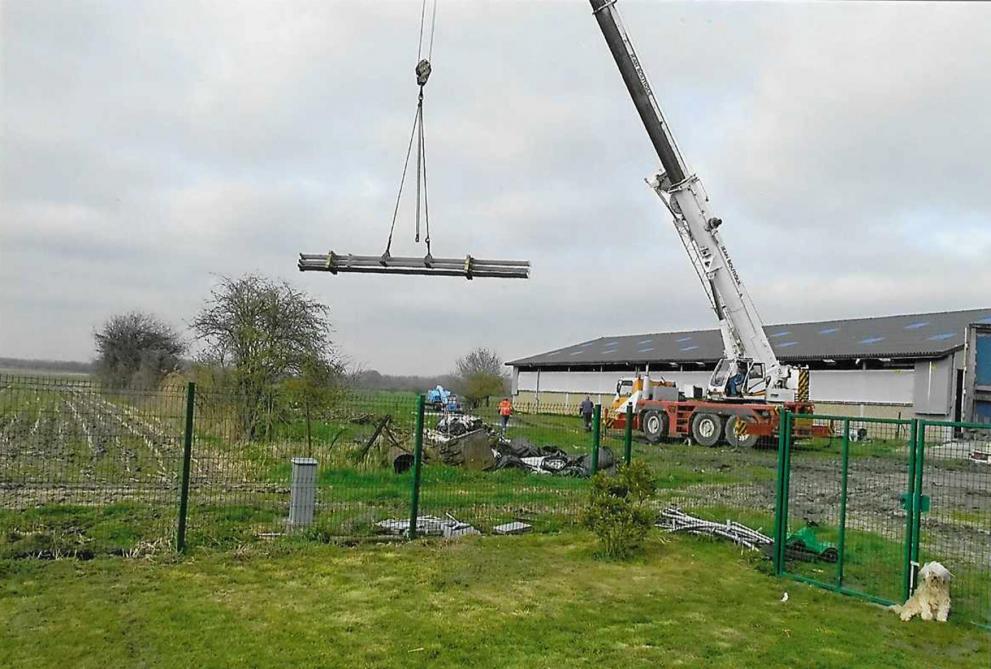 Fairwind a coulé un socle de 5x5 m, et 1,5 m de  profondeur. C’est ce qui garantit la stabilité pour 25 ans.