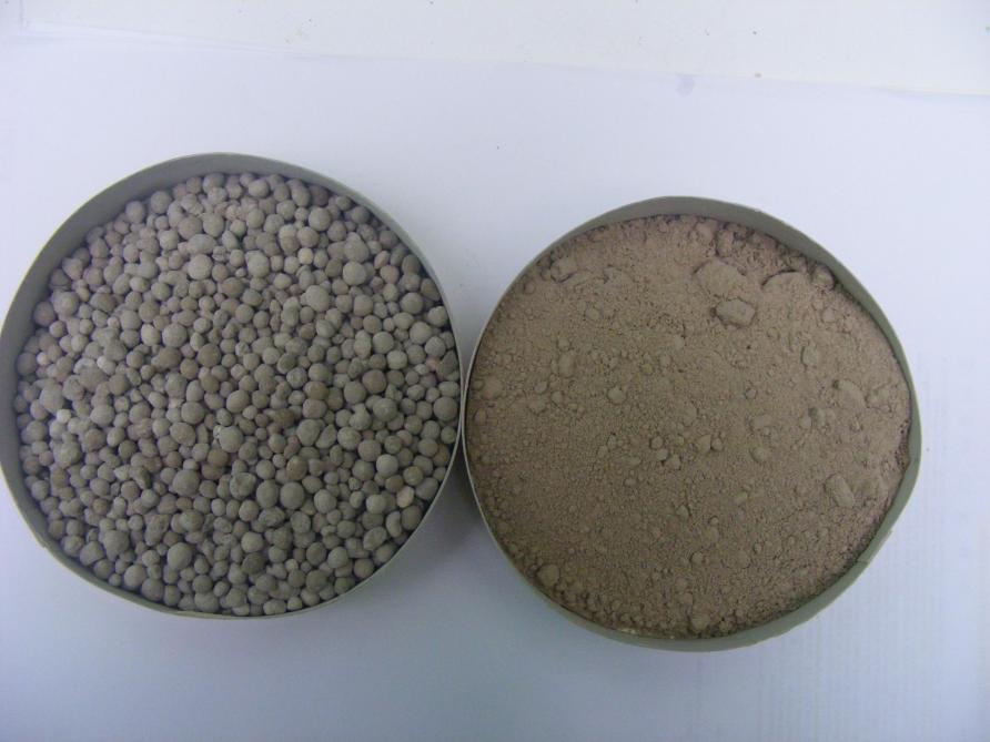 La chaux magnésienne (dolomie) est proposée sous une forme pulvérulente et granulée. L'efficacité est comparable, c'est une question de facilité d'épandage.