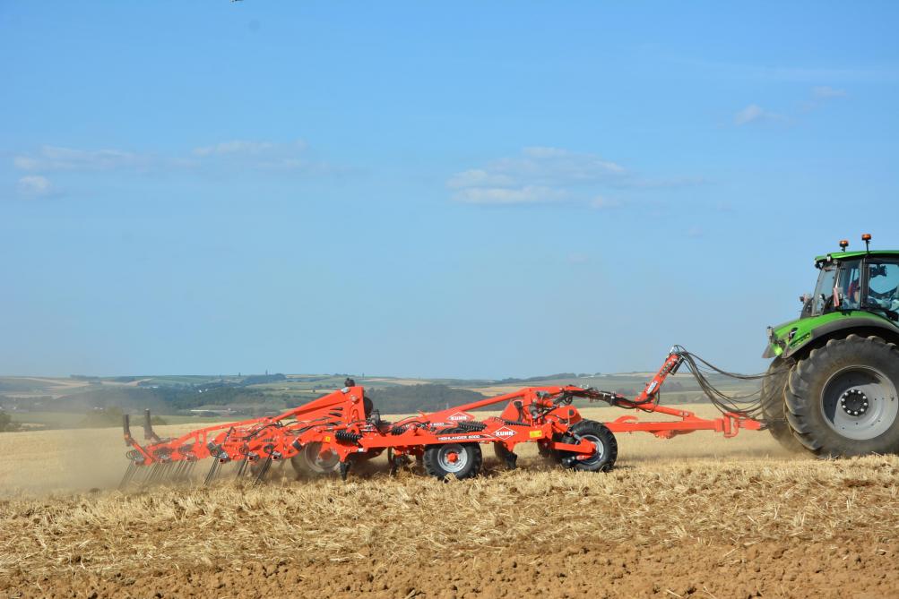 Le Highlander se veut polyvalent, du scalpage des adventices  à la préparation de l’interculture, en passant par l’incorporation des résidus.