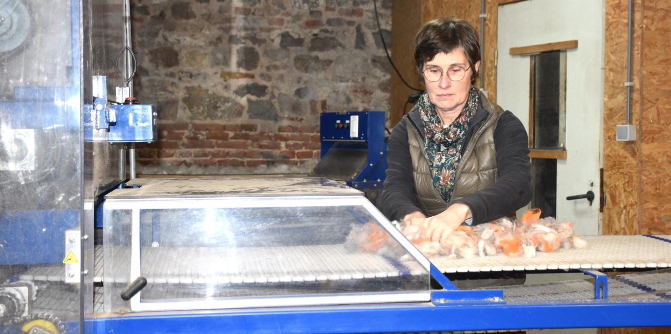 La filature traite environ deux tonnes de laine par an, une quantité infime à l’échelle industrielle,  mais colossale pour une structure artisanale.