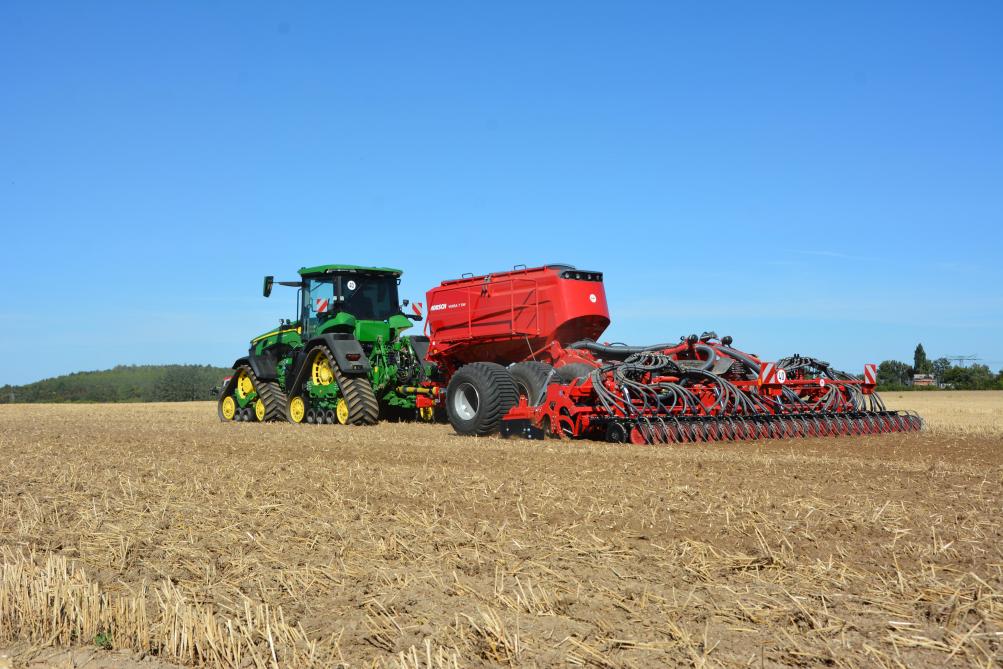 Le Versa 7 SW, compatible avec les rampes de pulvérisation  de 36 m, requiert 400 à 500 ch.