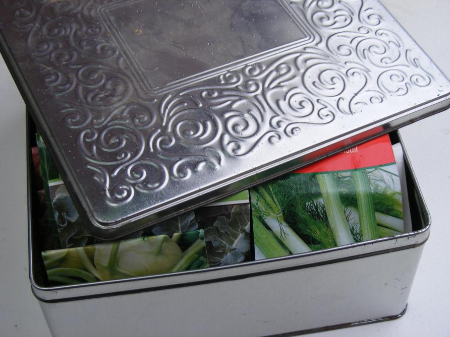 Les paquets de semences sont conservés à l’abri de la lumière, au sec et à température plutôt basse.